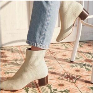 Joie ivory ribbed knit Chelsea ankle boots
